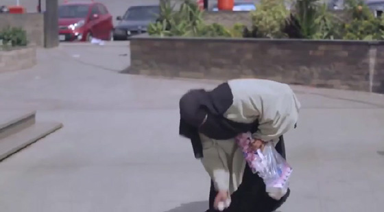 فيديو يكشف كذب واحتيال المتسولات حتى وان كن منتقبات صورة رقم 2 فيديو يكشف كذب واحتيال المتسولات حتى وان كن منتقبات صورة رقم 2