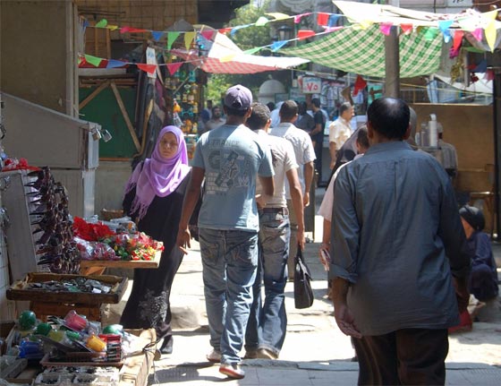 الزي الخاص في 13 مدينة حول العالم منها باريس، القاهرة وموسكو صورة رقم 5 الزي الخاص في 13 مدينة حول العالم منها باريس، القاهرة وموسكو صورة رقم 5