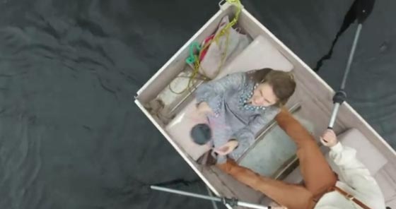فيديو طريف.. طائرة تحمل فنجانين من القهوة لزوجين في عرض البحر صورة رقم 3 فيديو طريف.. طائرة تحمل فنجانين من القهوة لزوجين في عرض البحر صورة رقم 3