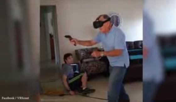 فيديو طريف.. الجد يواجه الاشباح في لعبة فيديو وحفيده يضحك منه صورة رقم 1