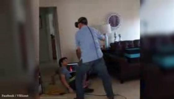 فيديو طريف.. الجد يواجه الاشباح في لعبة فيديو وحفيده يضحك منه صورة رقم 2