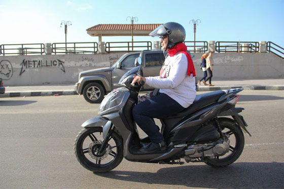 دراجات نارية بدل سيارات الاجرة تقودها فتيات في الاسكندرية صورة رقم 2 دراجات نارية بدل سيارات الاجرة تقودها فتيات في الاسكندرية صورة رقم 2