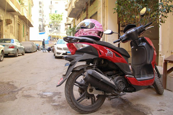 دراجات نارية بدل سيارات الاجرة تقودها فتيات في الاسكندرية صورة رقم 4 دراجات نارية بدل سيارات الاجرة تقودها فتيات في الاسكندرية صورة رقم 4