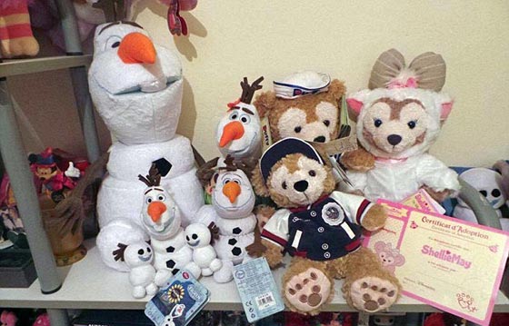 فتاة تنفق 22 الف جنيه استرليني على شراء العاب ودمى ديزني.. صور صورة رقم 8