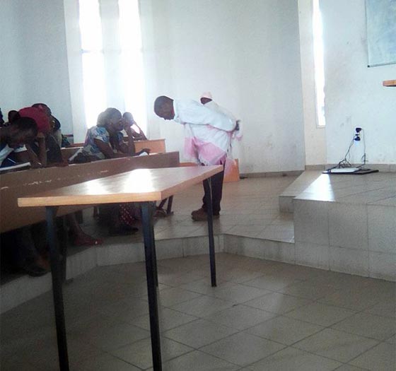 ساحل العاج: ثلاث صور تجعل استاذا جامعيا من مشاهير الانترنت صورة رقم 3