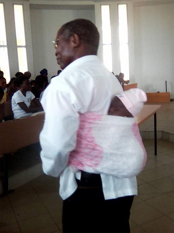 ساحل العاج: ثلاث صور تجعل استاذا جامعيا من مشاهير الانترنت صورة رقم 1