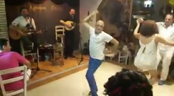 عجوز تركي يشعل الفيس بوك برقصة العيد الكوميدية المضحكة صورة رقم 6