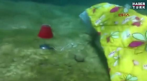 شاهد كيف حول غواصان قعر البحر الى غرفة نوم رومانسية صورة رقم 5