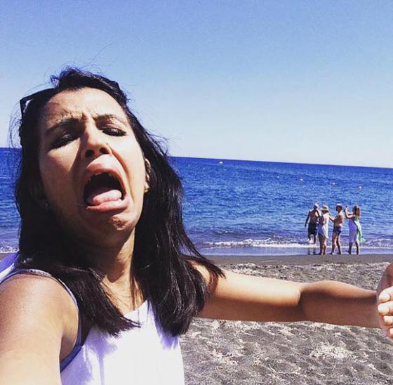 صور غير تقليدية لعروس بدون عريسها في شهر عسل.. امر من المر صورة رقم 6