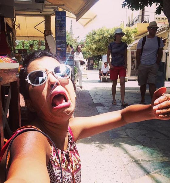 صور غير تقليدية لعروس بدون عريسها في شهر عسل.. امر من المر صورة رقم 15