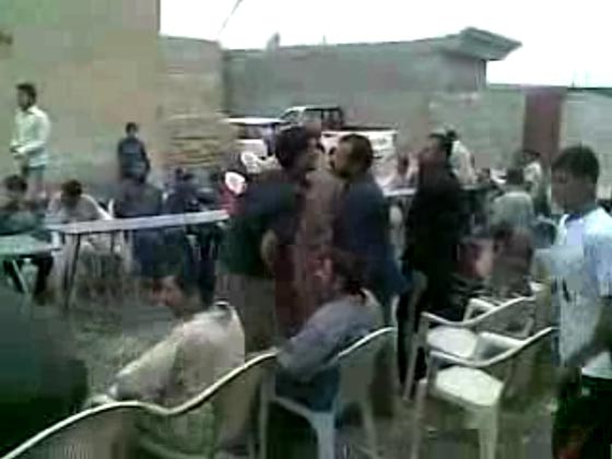شاب يوقع صديقه في مقلب محرج.. شاهد ما فعله صورة رقم 2 شاب يوقع صديقه في مقلب محرج.. شاهد ما فعله صورة رقم 2