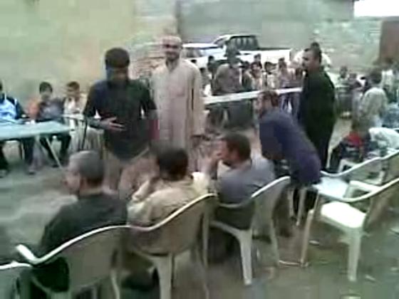 شاب يوقع صديقه في مقلب محرج.. شاهد ما فعله صورة رقم 3 شاب يوقع صديقه في مقلب محرج.. شاهد ما فعله صورة رقم 3
