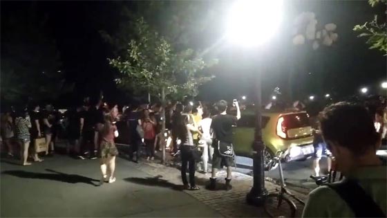 هستيريا بوكيمون غو تصيب نيويورك بالشلل وأناس يبحثون عن وهم صورة رقم 1 هستيريا بوكيمون غو تصيب نيويورك بالشلل وأناس يبحثون عن وهم صورة رقم 1