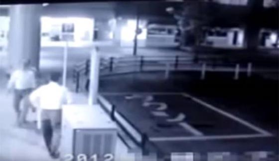  فيديو غريب.. شبح امرأة يلاحق رجلا في سيارة أجرة صورة رقم 1