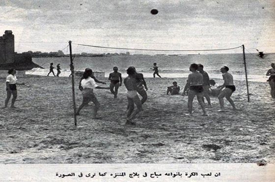  مصيف زمان: رجال يتحزمون كالراقصات ونساء يَلعَبْنَ الطاولة  صورة رقم 2