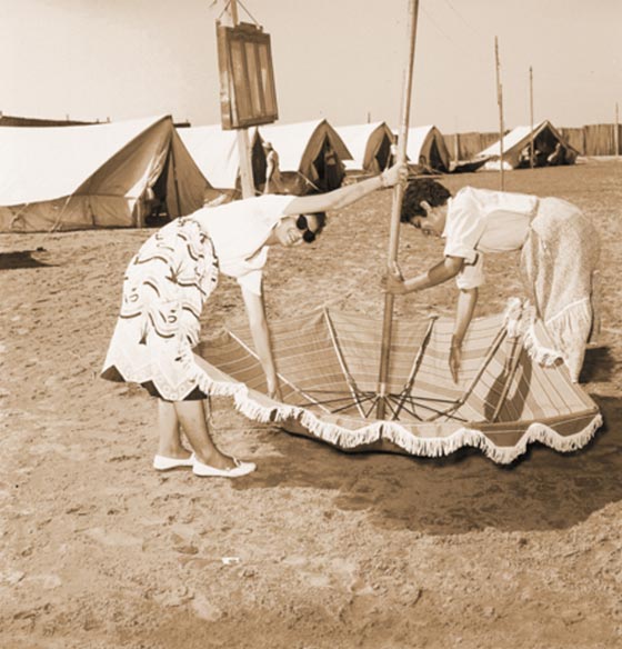  مصيف زمان: رجال يتحزمون كالراقصات ونساء يَلعَبْنَ الطاولة  صورة رقم 16