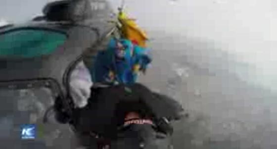 5 طيارين يحلقون فوق تمثال المسيح بالوان القارات تمهيدا للاولمبيادة صورة رقم 3