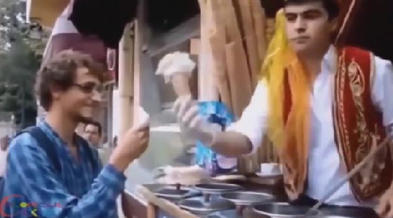 مواقع التواصل تشتعل لسرعة اشخاص في ادائهم لاعمالهم.. شاهدهم صورة رقم 11