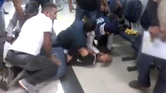 شاهدوا.. شبح البوكيمون يسيطر على احد اللاعبين صورة رقم 3 شاهدوا.. شبح البوكيمون يسيطر على احد اللاعبين صورة رقم 3