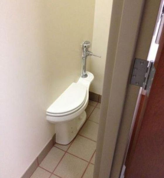 اغرب اخطاء معمارية مضحكة: مراحيض ملتصقة ومياه بخط الكهرباء! صورة رقم 6 اغرب اخطاء معمارية مضحكة: مراحيض ملتصقة ومياه بخط الكهرباء! صورة رقم 6