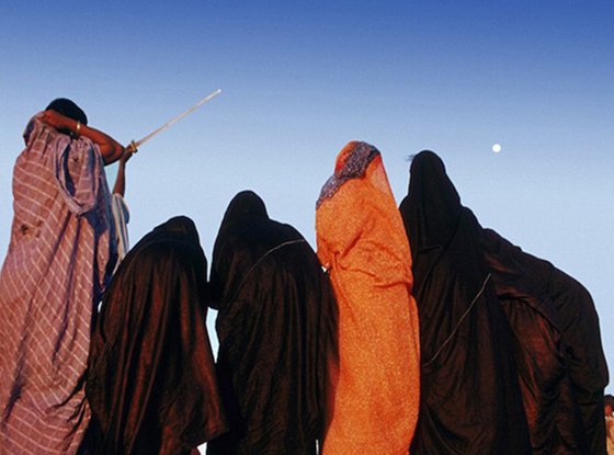 مصورة امريكية تكشف عن ثقافات الشعوب الأصلية حول العالم صورة رقم 6