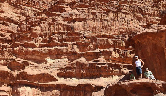 البتراء الاردنية.. ارث سياحي عالمي نادر يعاني من تراجع اهتمام الزائر صورة رقم 10