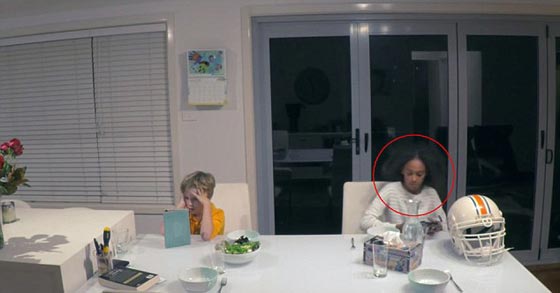 فيديو مضحك: هكذا يسبب الواي فاي تشتت الاسرة.. والحل هو (دولميو)! صورة رقم 7