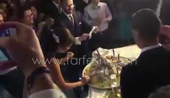 فيديو.. عروس اردنية تطبخ لعريسها المنسف وتطعمه بيديها وسط المدعوين صورة رقم 3