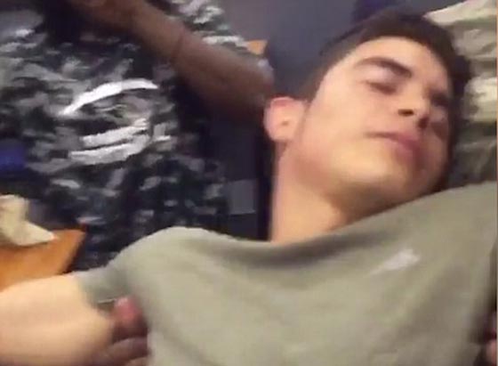فيديو مثير.. فتاة تصفع شابا بسبب غلاظته فيغمى عليه! صورة رقم 1