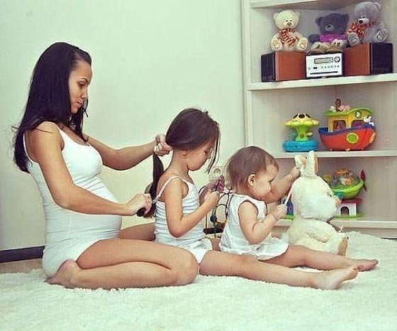 صور امهات وبناتهن: نسخة طبق الأصل و (فولة وانقسمن نصّين) صورة رقم 5