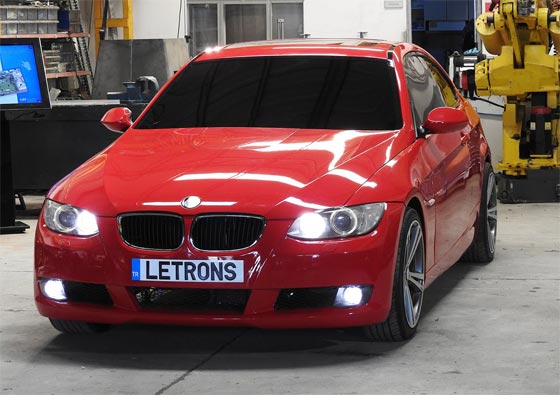 سيارة BMW تتحول إلى روبوت 