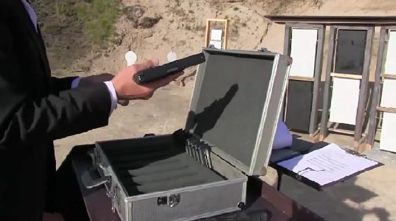 شاهدوا.. حينما تعزف موسيقى بتهوفن بالمسدسات! صورة رقم 2