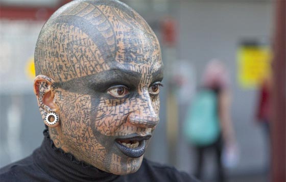 20 الف مشارك يستعرضون الوشوم على اجسادهم في مهرجان بلندن صورة رقم 3 20 الف مشارك يستعرضون الوشوم على اجسادهم في مهرجان بلندن صورة رقم 3