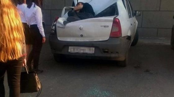 الحب مجنون: صور مراهق روسي يقفز من اعلى طابق ليبهر محبوبته! صورة رقم 2