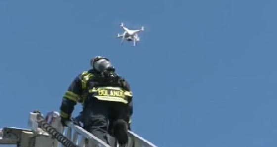 طائرة بدون طيار تحمل الاوزان وتنقذ العالقين وسط النيران.. فيديو صورة رقم 2 طائرة بدون طيار تحمل الاوزان وتنقذ العالقين وسط النيران.. فيديو صورة رقم 2