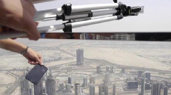ماذا يحدث لايفون 7 عندما يسقط من اعلى برج خليفة؟ هل يختفي! صورة رقم 3