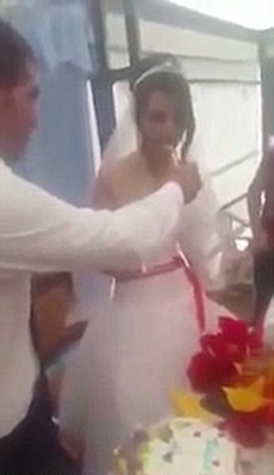 عريس ينهي زواجه بعد ربع ساعة بسبب مزحة لم يحتملها من عروسه! صورة رقم 2