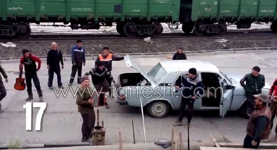 فيديو طريف: هل يمكنك ان تخمّن عدد العمال الروس في هذه السيارة؟ صورة رقم 7 فيديو طريف: هل يمكنك ان تخمّن عدد العمال الروس في هذه السيارة؟ صورة رقم 7