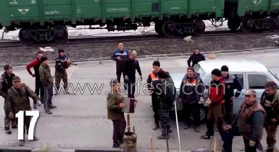 فيديو طريف: هل يمكنك ان تخمّن عدد العمال الروس في هذه السيارة؟ صورة رقم 8 فيديو طريف: هل يمكنك ان تخمّن عدد العمال الروس في هذه السيارة؟ صورة رقم 8