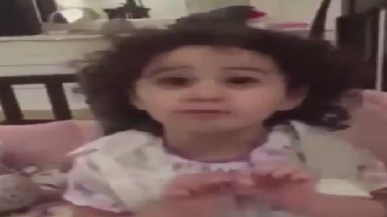 فيديو مؤثر.. طفلة سورية تواسي والدتها وتدهش الآلاف صورة رقم 2
