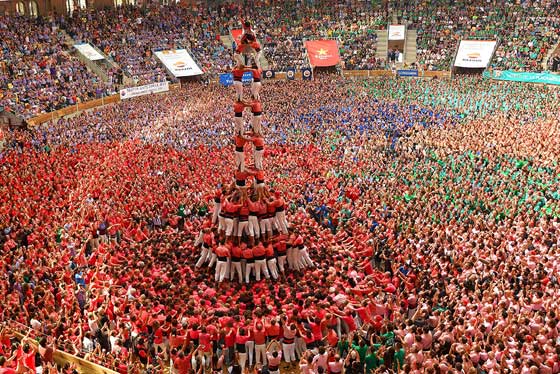 بحضور الآلاف.. بروج بشرية بالوان زاهية في كاتالونيا صورة رقم 13
