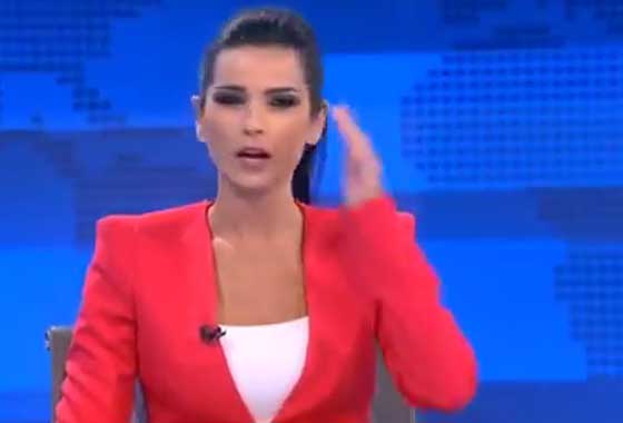 ذبابة تضع مذيعة عربية بموقف محرج يخلصها منه المخرج! فيديو صورة رقم 2