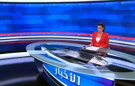 ذبابة تضع مذيعة عربية بموقف محرج يخلصها منه المخرج! فيديو صورة رقم 1