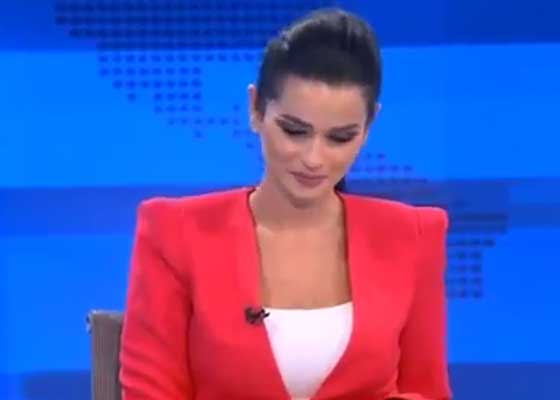 ذبابة تضع مذيعة عربية بموقف محرج يخلصها منه المخرج! فيديو صورة رقم 5