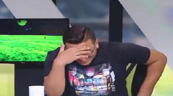 شاب مصري يتعرض لموقف مضحك وهو يقلد معلق رياضي.. فيديو صورة رقم 4