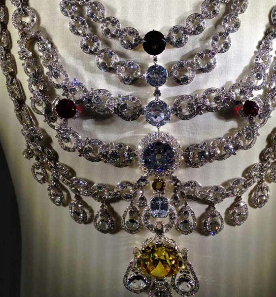 اغرب مهراجا هندي امتلك طائرة ورولس رويز وعشق الجواهر والنساء صورة رقم 4