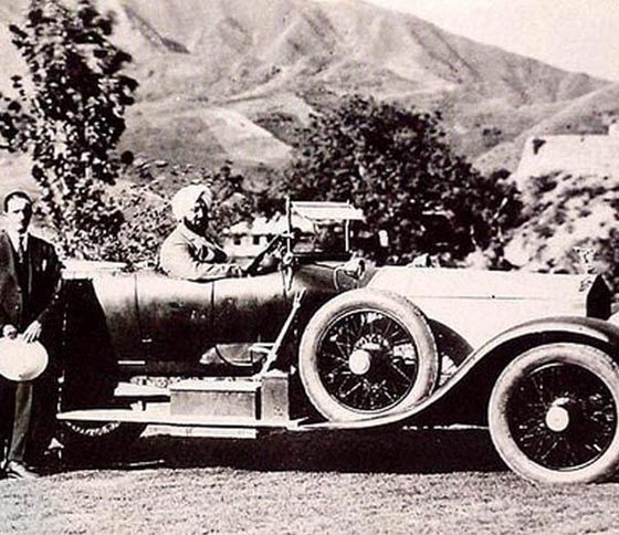 اغرب مهراجا هندي امتلك طائرة ورولس رويز وعشق الجواهر والنساء صورة رقم 5