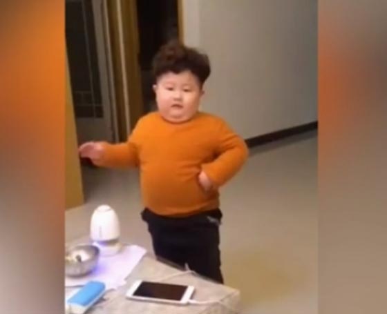 فيديو طريف: طفل صيني ثقيل الوزن خفيف الدم في وصلة رقص حماسية  صورة رقم 5