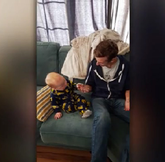 فيديو مضحك: رد فعل طفل شاهد أول خدعة سحرية في حياته صورة رقم 2 فيديو مضحك: رد فعل طفل شاهد أول خدعة سحرية في حياته صورة رقم 2