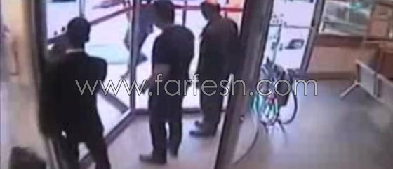 فيديو قطة تعلق في باب دوار في فندق تركي صورة رقم 3 فيديو قطة تعلق في باب دوار في فندق تركي صورة رقم 3